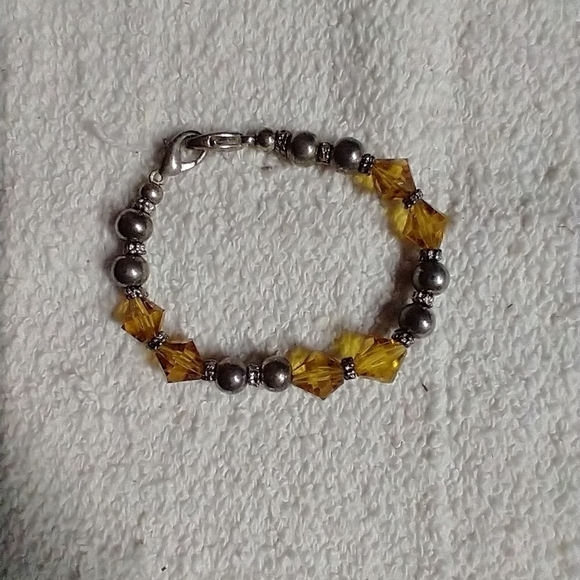 Silvertone yellow faceted beaded very small bracelet - Picture 2 of 3